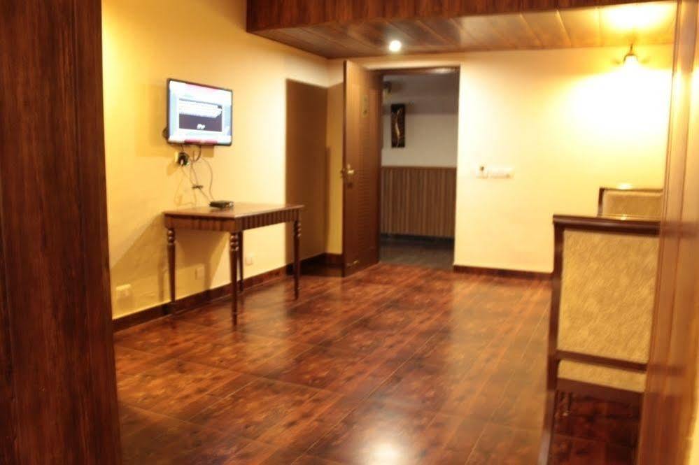 One Earth Royale Boutique Hotel Mussoorie Exterior photo