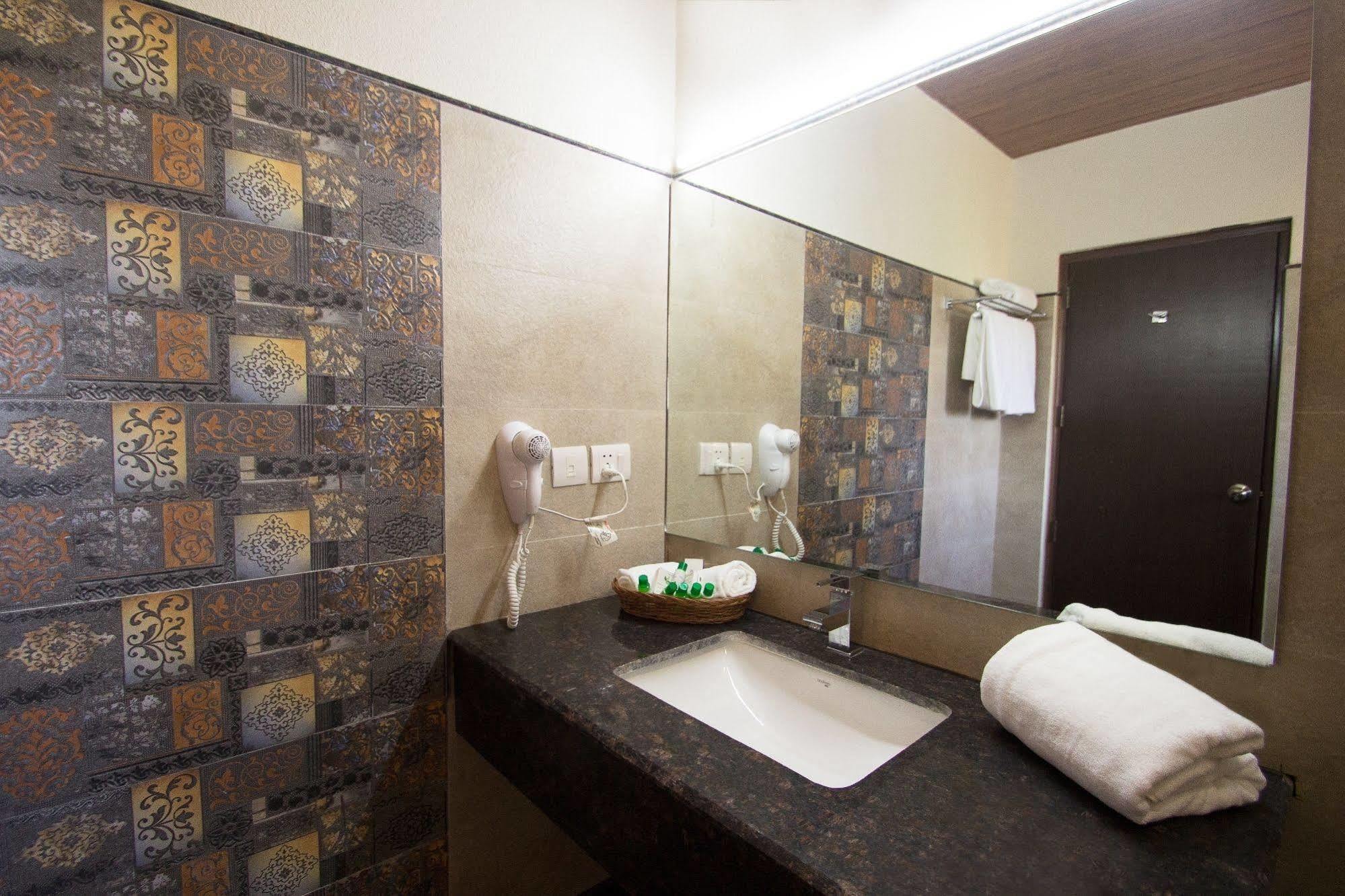 One Earth Royale Boutique Hotel Mussoorie Exterior photo