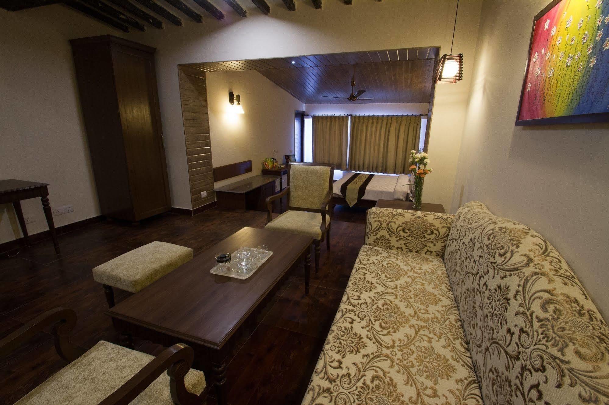 One Earth Royale Boutique Hotel Mussoorie Exterior photo