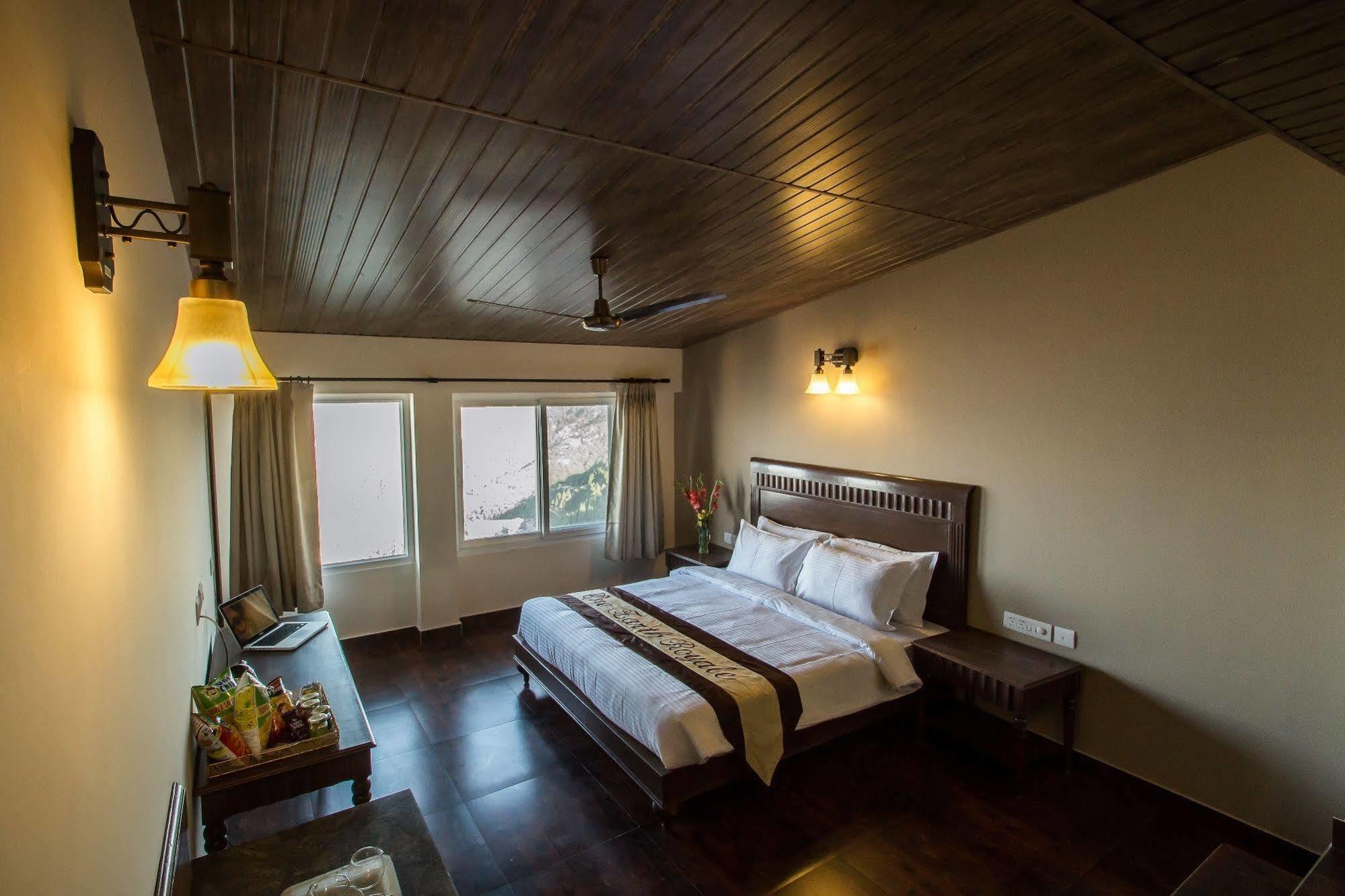 One Earth Royale Boutique Hotel Mussoorie Exterior photo